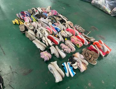 Chaussures pour enfants usagees