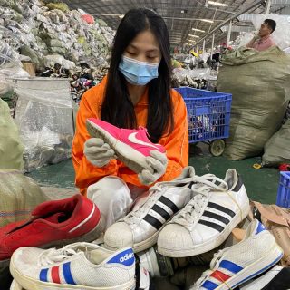 Inspection de la qualite des chaussures